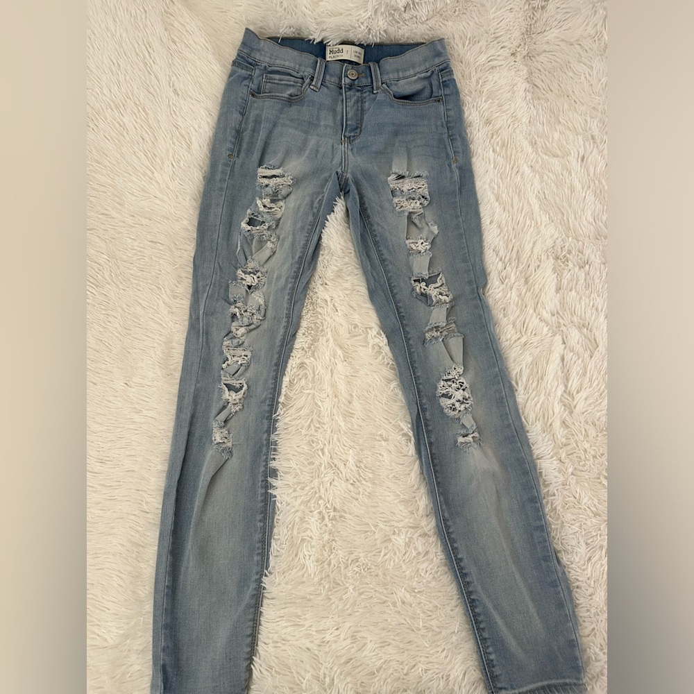 Distressed skinny jeans